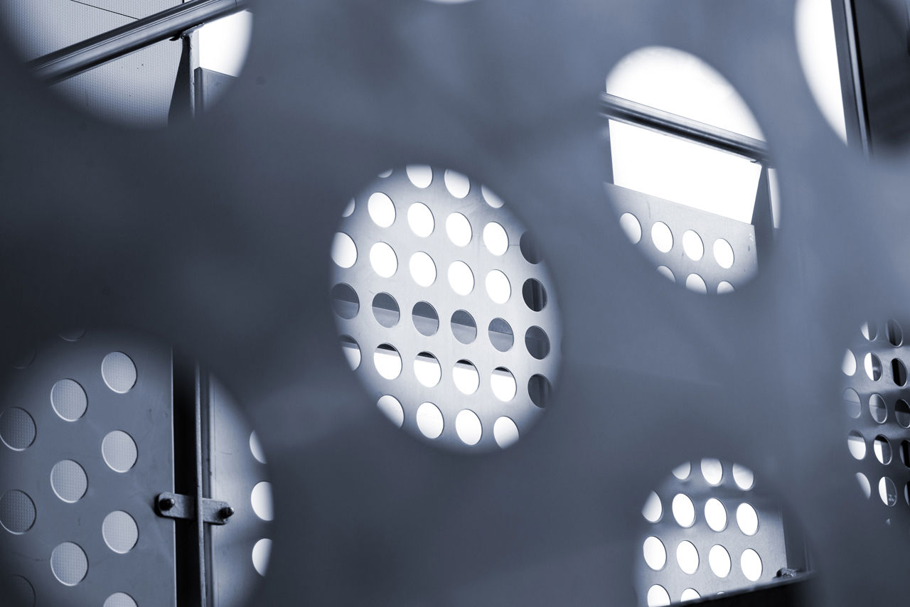 Kunstbilete av sirklar i aluminium